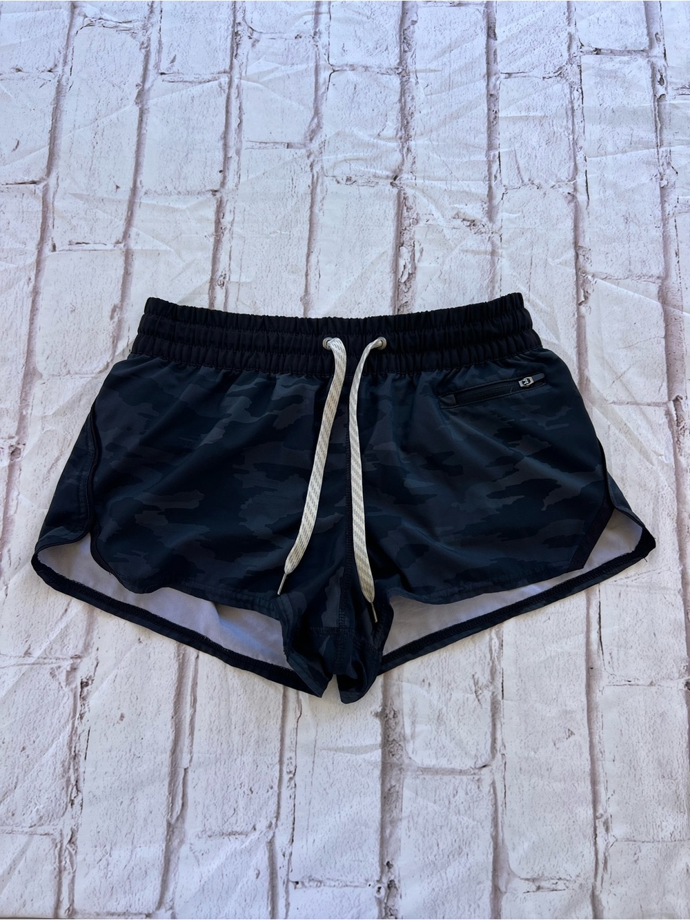 Vouri camo shorts Small